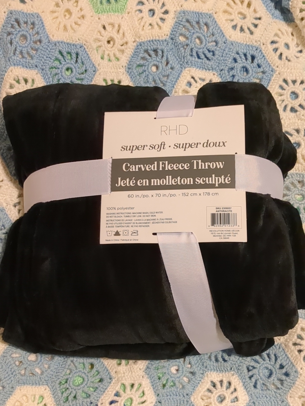 Super Soft Carved Fleece Throw - Black